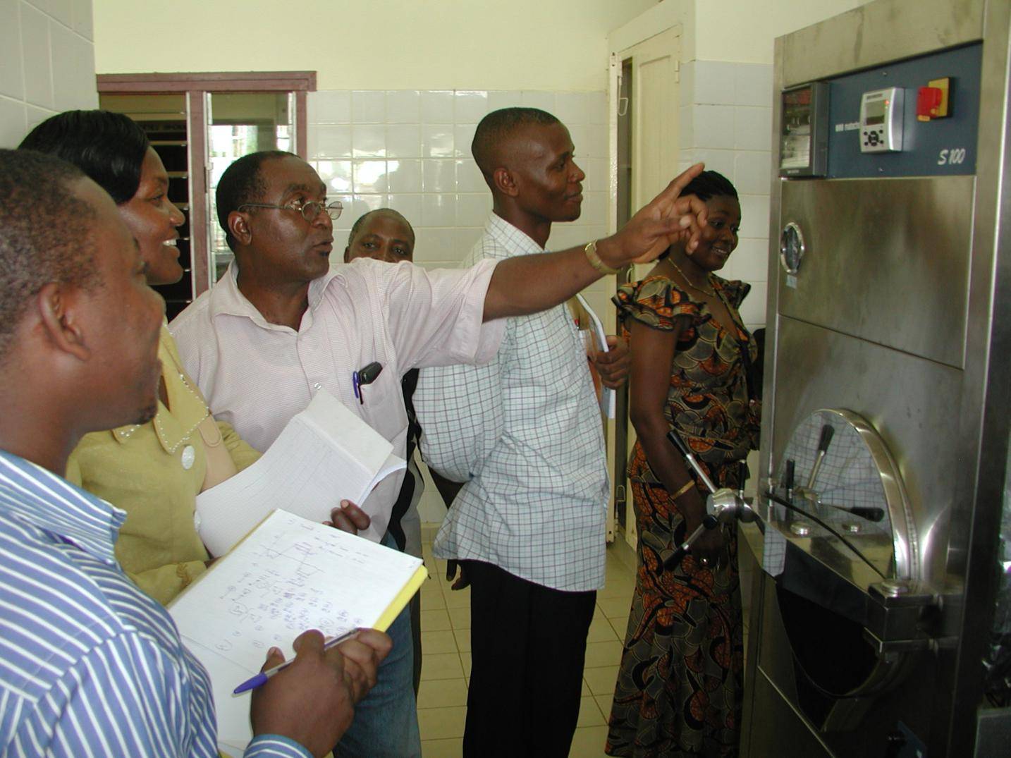 Kumba, Cameroon. 2008-04-02: User training: Getting familiar with the operation of the autoclave